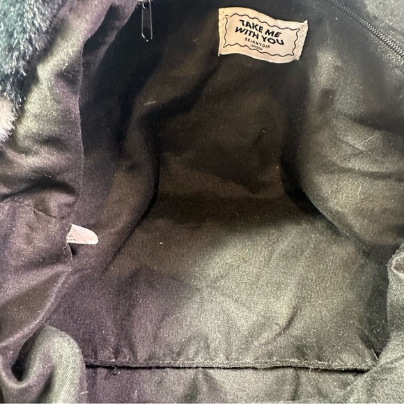 NEW Women’s Skinny Dip Black Fluff Heart Tote Bag - Picture 7 of 9